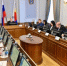 25 февраля председатель городской Думы А.Клименко принял участие в заседании круглого стола «О практике реализации Контрольно-счетной палатой Ростовской области переданных полномочий по осуществлению внешнего муниципального контроля», которое провел комитет донского парламента по бюджету, налогам и собственности.С информацией о проводимой работе по организации внешнего государственного и муниципального финансового контроля на Дону перед участниками круглого стола выступил заместитель председателя Контрольно-счетной палаты Ростовской области Сергей Бездольный. В 2024 году Палата осуществила взаимодействие со 139 муниципальными образованиями, не имеющими собственных контрольно-счетных органов. К таковым относятся города Гуково и Донецк, 16 муниципальных районов  и 121 поселение, входящее в их состав. Палатой были проведены внешние проверки годовых отчетов об исполнении местных бюджетов за 2023 год, а также бюджетной отчетности главных администраторов бюджетных средств до их рассмотрения в представительных органах муниципальных образований. По результатам внешних проверок оформлены заключения с выводами и предложениями, которые были направлены в представительные органы и администрации муниципальных образований. Органами местного самоуправления проведена работа по устранению выявленных нарушений и замечаний, внесены соответствующие изменения в отчетность. - Город Донецк